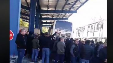 Video/ Tension në veri të Kosovës, policia ndalon ekipin dhe tifozët e Crvena Zvezdës Video/ Tension në veri të Kosovës, policia ndalon ekipin dhe tifozët e Crvena Zvezdës