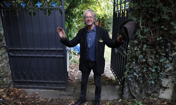 Vjen reagimi i parë i fituesit të çmimit “Nobel”: E ndjej gëzimin e serbëve, sot do festojmë me raki Vjen reagimi i parë i fituesit të çmimit “Nobel”: E ndjej gëzimin e serbëve, sot do festojmë me raki