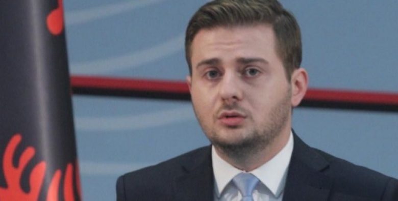 Akuzat ndaj Thaçit dhe Krasniqit/ Cakaj: E gjitha politike, Serbia po del më viktimë se Kosova Akuzat ndaj Thaçit dhe Krasniqit/ Cakaj: E gjitha politike, Serbia po del më viktimë se Kosova