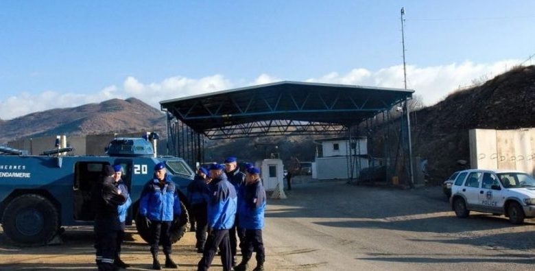 Policia serbe ndalon dy pjesëtarë të FSK, tension në kufi