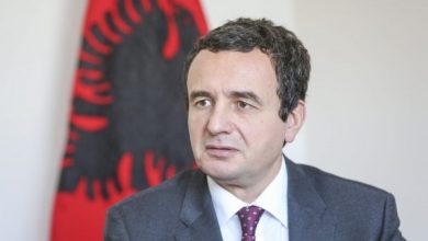 Serbët: T’i ofrojmë Kurtit edhe postin e kryeministrit të Serbisë, ta dëbojmë mafian Serbët: T’i ofrojmë Kurtit edhe postin e kryeministrit të Serbisë, ta dëbojmë mafian