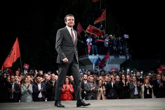 Albin Kurti: Ambiciet e mia për kombin shqiptar janë më të mëdha sesa të Washingtonit dhe të Brukselit Albin Kurti: Ambiciet e mia për kombin shqiptar janë më të mëdha sesa të Washingtonit dhe të Brukselit