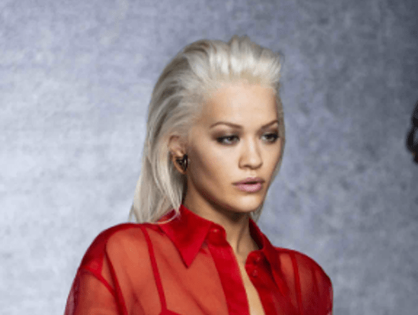 Rita Ora në mes të Beogradit: Tërbohen serbët, mbështetësja e UÇK’së po qesh në kryeqytetin tonë