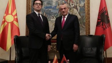 Ruçi takohet me Pendarovskin: Të zbatohet marrëveshja e Ohrit për shqiptarët Ruçi takohet me Pendarovskin: Të zbatohet marrëveshja e Ohrit për shqiptarët