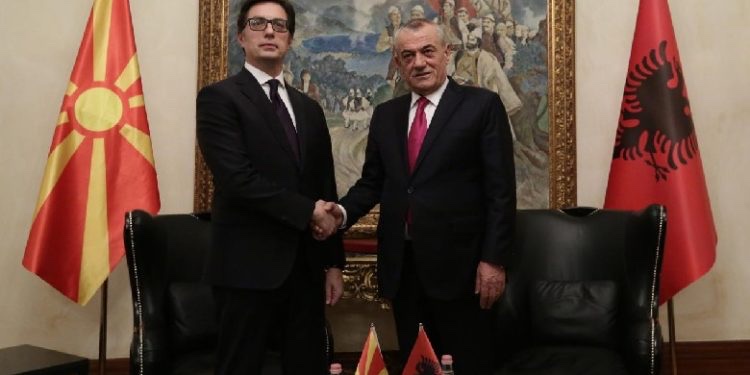 Ruçi takohet me Pendarovskin: Të zbatohet marrëveshja e Ohrit për shqiptarët
