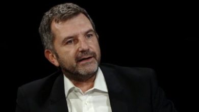 Bushati: Albini “vdes” nëse tani nuk kundërshton oligarkët dhe ndërkombëtarët Bushati: Albini “vdes” nëse tani nuk kundërshton oligarkët dhe ndërkombëtarët