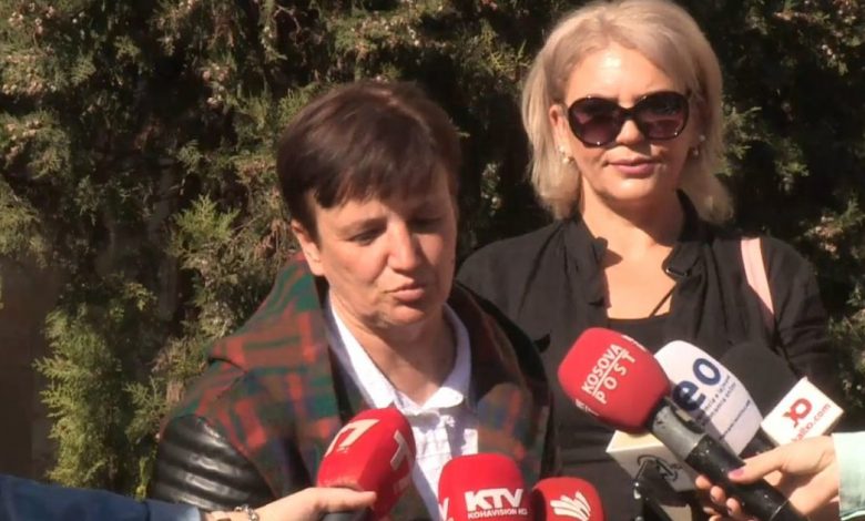 Arrestimi i serbëve për krime lufte, nënat gjakovare i besojnë Policisë së Kosovës Arrestimi i serbëve për krime lufte, nënat gjakovare i besojnë Policisë së Kosovës