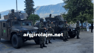 Gjirokastër, ushtria “pushton” Sheshin e Çerçizit (VIDEO/FOTO) Gjirokastër, ushtria “pushton” Sheshin e Çerçizit (VIDEO/FOTO)
