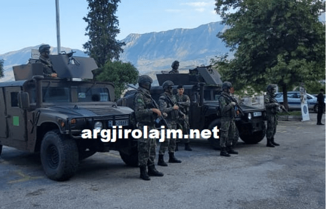 Gjirokastër, ushtria “pushton” Sheshin e Çerçizit (VIDEO/FOTO) Gjirokastër, ushtria “pushton” Sheshin e Çerçizit (VIDEO/FOTO)