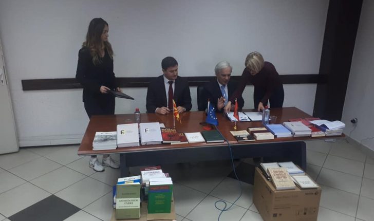 Akademia e Shkencave e Shqipërisë arrin marrëveshje për zbatimin e gjuhës shqipe në Maqedoninë e Veriut Akademia e Shkencave e Shqipërisë arrin marrëveshje për zbatimin e gjuhës shqipe në Maqedoninë e Veriut