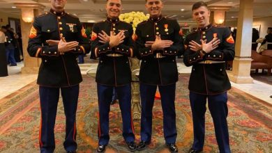 Marinsat shqiptar falenderojnë gjeneralin amerikan që ndihmuan në çlirimin e Kosovës, ai krenohet me ta Marinsat shqiptar falenderojnë gjeneralin amerikan që ndihmuan në çlirimin e Kosovës, ai krenohet me ta