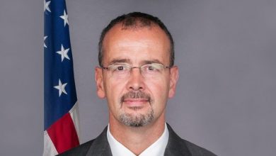 Ambasadori amerikan në Beograd: Nuk ka vija të kuqe në dialog, por Serbia duhet ta njohë Kosovën si shtet Ambasadori amerikan në Beograd: Nuk ka vija të kuqe në dialog, por Serbia duhet ta njohë Kosovën si shtet