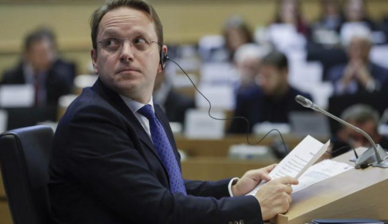 Dhjetë eurodeputetët i shkruajnë Oliver Varhelyi: Qeveria e Serbisë po kërcënon demokracinë Dhjetë eurodeputetët i shkruajnë Oliver Varhelyi: Qeveria e Serbisë po kërcënon demokracinë