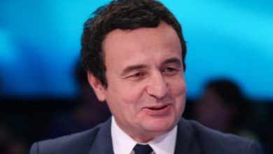 Albin Kurti: Presidenti të dorëhiqet ose do shkarkohet Albin Kurti: Presidenti të dorëhiqet ose do shkarkohet