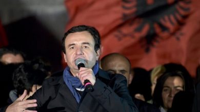 VIDEO/ E ka bërë Greqinë si shtëpinë e tij, Kurti dikur: Grekët janë fqinjë grabitqarë! E duan Shqipërinë të ndarë VIDEO/ E ka bërë Greqinë si shtëpinë e tij, Kurti dikur: Grekët janë fqinjë grabitqarë! E duan Shqipërinë të ndarë