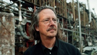 Peter Handke dhe pasaporta sekrete nga Jugosllavia e Milosheviqit Peter Handke dhe pasaporta sekrete nga Jugosllavia e Milosheviqit