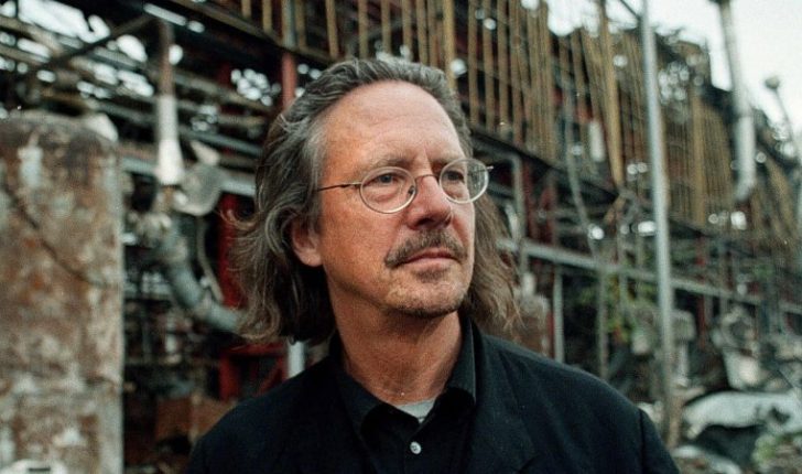 Peter Handke dhe pasaporta sekrete nga Jugosllavia e Milosheviqit Peter Handke dhe pasaporta sekrete nga Jugosllavia e Milosheviqit