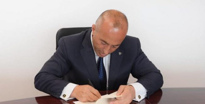 Haradinaj çon dorëheqjen në Kushtetuese: Shpresoj në një vendim të shpejtë! Haradinaj çon dorëheqjen në Kushtetuese: Shpresoj në një vendim të shpejtë!