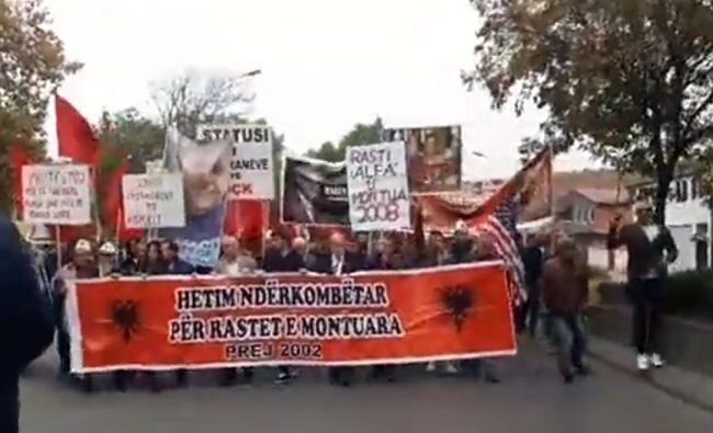 VIDEO/ Jehon Shkupi “UÇK, UÇK”, shqiptarët po protestojnë për drejtësi! VIDEO/ Jehon Shkupi “UÇK, UÇK”, shqiptarët po protestojnë për drejtësi!