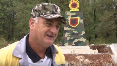 Veterani i UÇK’së ndërton vullnetarisht lapidar kushtuar dëshmorëve (VIDEO) Veterani i UÇK’së ndërton vullnetarisht lapidar kushtuar dëshmorëve (VIDEO)