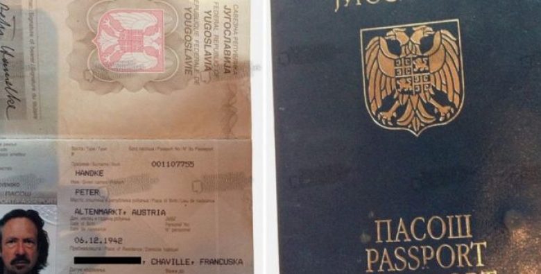 The Intercept: Handke mban një pasaportë të ish-Jugosllavisë, dhuruar nga Millosheviçi The Intercept: Handke mban një pasaportë të ish-Jugosllavisë, dhuruar nga Millosheviçi