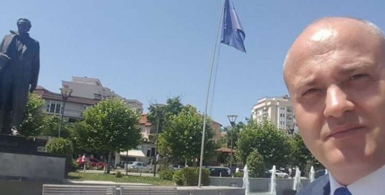 Deklaratat mbi Kosovën, deputeti përmend Enverin dhe i kthehet ashpër Ramës: Pse kjo thikë pas shpine? Deklaratat mbi Kosovën, deputeti përmend Enverin dhe i kthehet ashpër Ramës: Pse kjo thikë pas shpine?