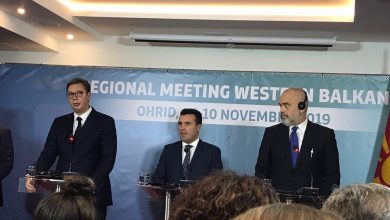 Rama thumbon Vuçiç për lidhjet me Rusinë: Këta e kanë shtëpinë me disa dyer, ne kemi vetëm një (VIDEO)