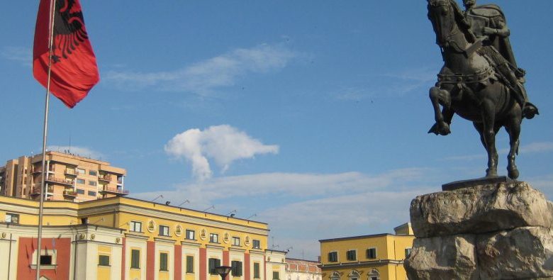 Festat e nëntorit, shqiptarët ikin në vendet ekzotike, vijnë festojnë shtetasit nga Kosova Festat e nëntorit, shqiptarët ikin në vendet ekzotike, vijnë festojnë shtetasit nga Kosova