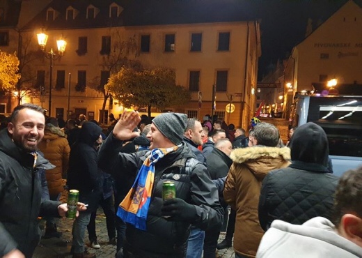 “Kosova është Serbi”, tifozët çekë provokojnë Kombëtaren e Kosovës (FOTO+VIDEO) “Kosova është Serbi”, tifozët çekë provokojnë Kombëtaren e Kosovës (FOTO+VIDEO)