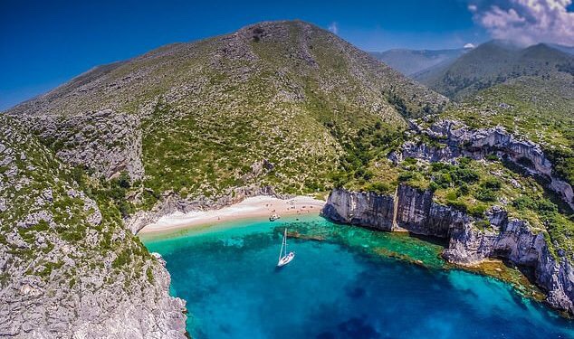 FOTO/ Agjencia e njohur britanike promovon Shqipërinë: Një nga vendet që duhet vizituar në 2020 FOTO/ Agjencia e njohur britanike promovon Shqipërinë: Një nga vendet që duhet vizituar në 2020