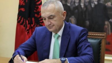 Meta dekreton dy marrëveshjet e ratifikuara nga Kuvendi mes Shqipërisë dhe Kosovës Meta dekreton dy marrëveshjet e ratifikuara nga Kuvendi mes Shqipërisë dhe Kosovës
