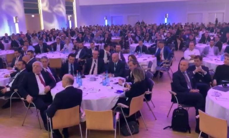 Biznesmenë nga diaspora i drejtohen qeverisë së re: Mos na pengoni të investojmë në Kosovë Biznesmenë nga diaspora i drejtohen qeverisë së re: Mos na pengoni të investojmë në Kosovë