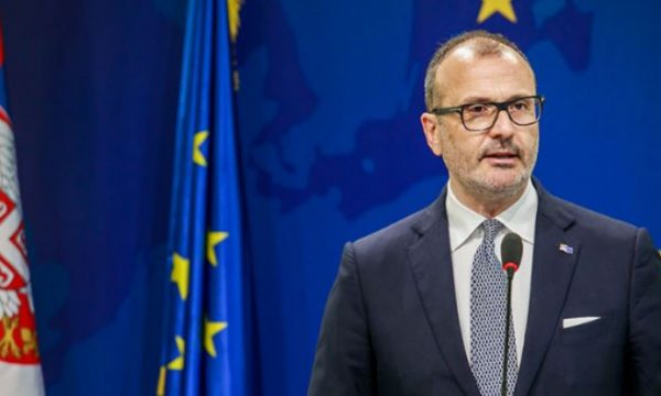 Zyrtari i BE-së në Serbi: Po, taksa duhet të hiqet! Zyrtari i BE-së në Serbi: Po, taksa duhet të hiqet!