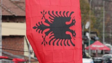 Mali i Zi miraton ligjin: Shqiptarët mund të shfaqin në publik flamurin kombëtar Mali i Zi miraton ligjin: Shqiptarët mund të shfaqin në publik flamurin kombëtar