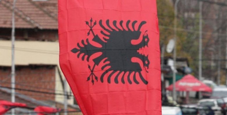 Mali i Zi miraton ligjin: Shqiptarët mund të shfaqin në publik flamurin kombëtar Mali i Zi miraton ligjin: Shqiptarët mund të shfaqin në publik flamurin kombëtar