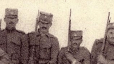 1925: Serbët masakrojnë shqiptarët dhe pozojnë me trupat e tyre në Prizren 1925: Serbët masakrojnë shqiptarët dhe pozojnë me trupat e tyre në Prizren