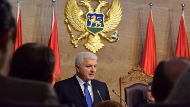 Kryeministri paralajmëron Kishën: S’do lejojmë trazira, shqiptarë e serbë rrini të qetë Kryeministri paralajmëron Kishën: S’do lejojmë trazira, shqiptarë e serbë rrini të qetë