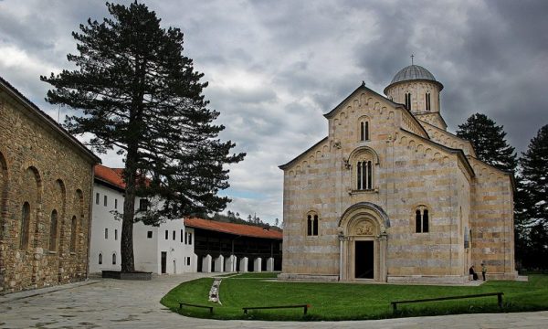 Vuçiq: Kosova ka përkrahje për ta konsideruar Kishën e Deçanit trashëgimi shqiptare Vuçiq: Kosova ka përkrahje për ta konsideruar Kishën e Deçanit trashëgimi shqiptare