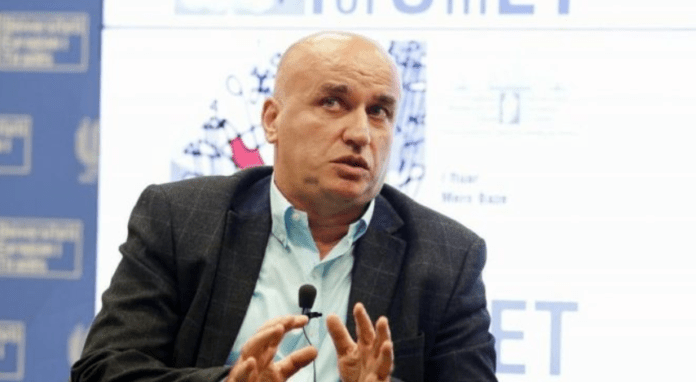 Albin Kurti sillet sikur i ka vendosur ai sanksione Perëndimit Albin Kurti sillet sikur i ka vendosur ai sanksione Perëndimit