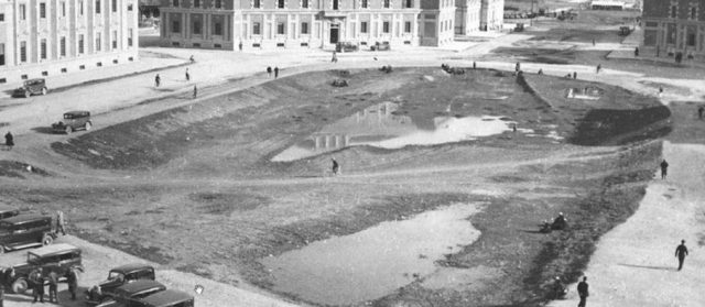 Foto historike: Kur Sheshi Skënderbej ishte ende një gropë pa emër Foto historike: Kur Sheshi Skënderbej ishte ende një gropë pa emër