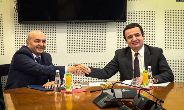 Takime sekrete mes Kurtit dhe Mustafës? Takime sekrete mes Kurtit dhe Mustafës?