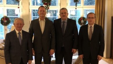Qeveria e re në Kosovë dhe taksa me Serbinë: Delegacioni i LDK-së takohet në Berlin me të dërguarin e Trump Qeveria e re në Kosovë dhe taksa me Serbinë: Delegacioni i LDK-së takohet në Berlin me të dërguarin e Trump