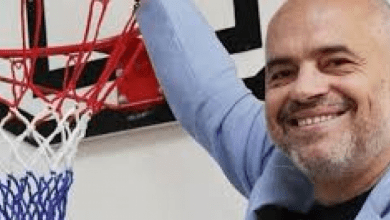 Shengeni Ballkanik, Kurti: Rama është basketbollist, por topin e ka Vuçiç Shengeni Ballkanik, Kurti: Rama është basketbollist, por topin e ka Vuçiç