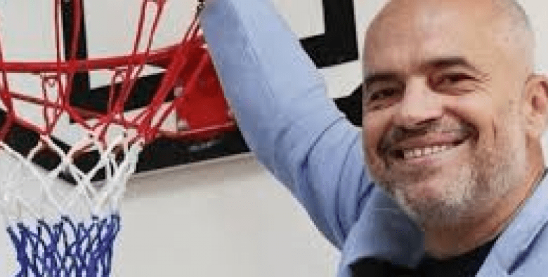 Shengeni Ballkanik, Kurti: Rama është basketbollist, por topin e ka Vuçiç Shengeni Ballkanik, Kurti: Rama është basketbollist, por topin e ka Vuçiç
