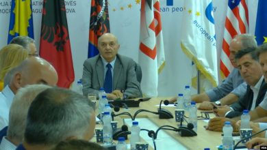 Kriza politike në Kosovë, LDK: Kemi 64 vota, shumë shpejt formojmë qeverinë Hoti Kriza politike në Kosovë, LDK: Kemi 64 vota, shumë shpejt formojmë qeverinë Hoti