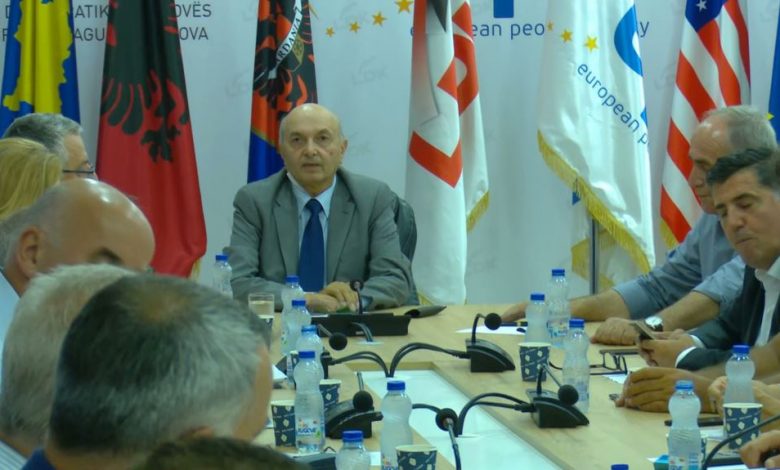 Kriza politike në Kosovë, LDK: Kemi 64 vota, shumë shpejt formojmë qeverinë Hoti Kriza politike në Kosovë, LDK: Kemi 64 vota, shumë shpejt formojmë qeverinë Hoti