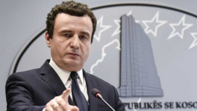 Kurti-Thaçit: Të dridhet zëri si kalama, le të dalim në debat televiziv, nëse do merre edhe Pacollin Kurti-Thaçit: Të dridhet zëri si kalama, le të dalim në debat televiziv, nëse do merre edhe Pacollin