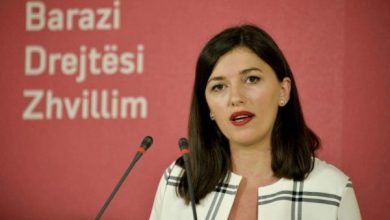 Haxhiu thotë se deklaratat e kësaj jave zbuluan marrëveshjen që po i përgatitet Kosovës Haxhiu thotë se deklaratat e kësaj jave zbuluan marrëveshjen që po i përgatitet Kosovës
