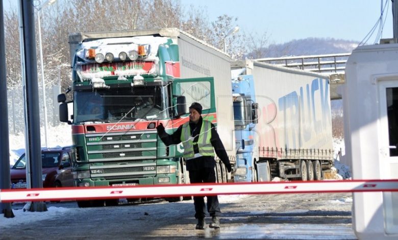 Shifrat e bilancit tregëtar Kosovë Serbi 10 me 1 në favor të Serbisë. Rritje nga viti në vit, edhe ne periudhen e takses 100 per qind Shifrat e bilancit tregëtar Kosovë Serbi 10 me 1 në favor të Serbisë. Rritje nga viti në vit, edhe ne periudhen e takses 100 per qind