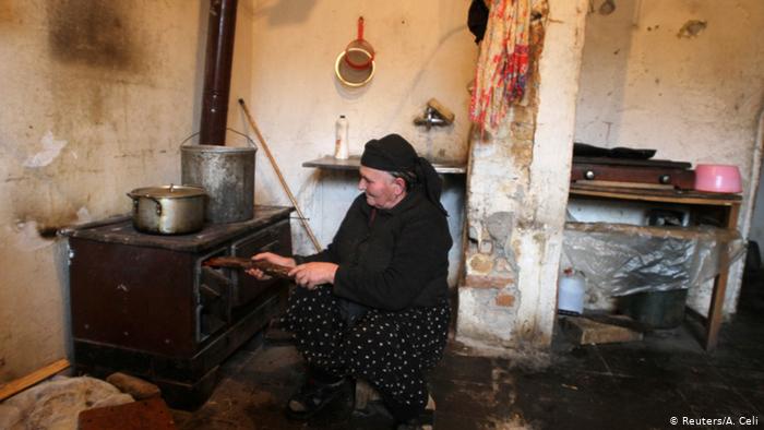 Deutsche Welle: Karantina godet më të varfrit në Shqipëri e Kosovë Deutsche Welle: Karantina godet më të varfrit në Shqipëri e Kosovë